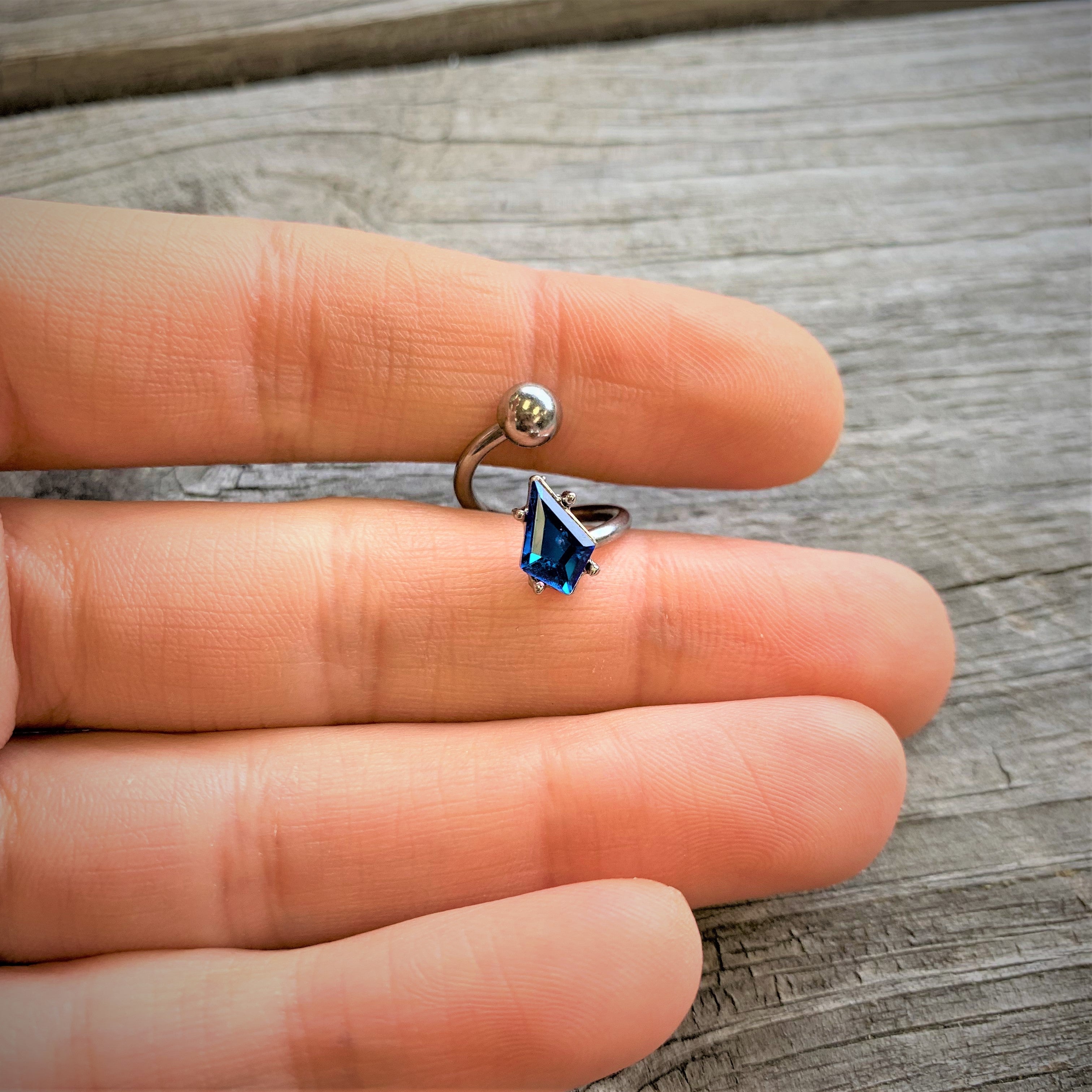 14G 3/8 Blue Gem Graceful Rhombus Spiral Twister Belly Ring