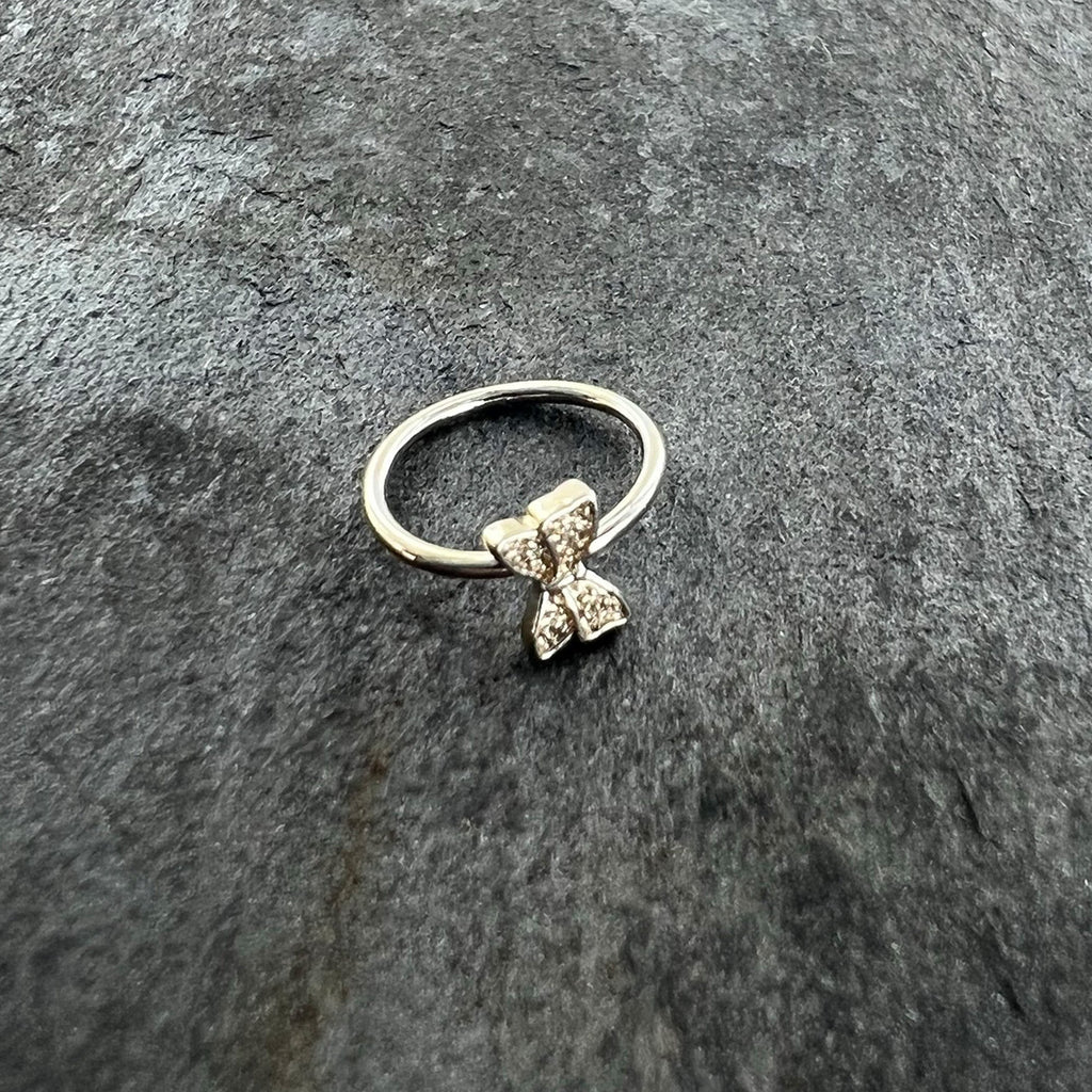 20G 5/16 Textured Little Bow Seamless Nose Hoop