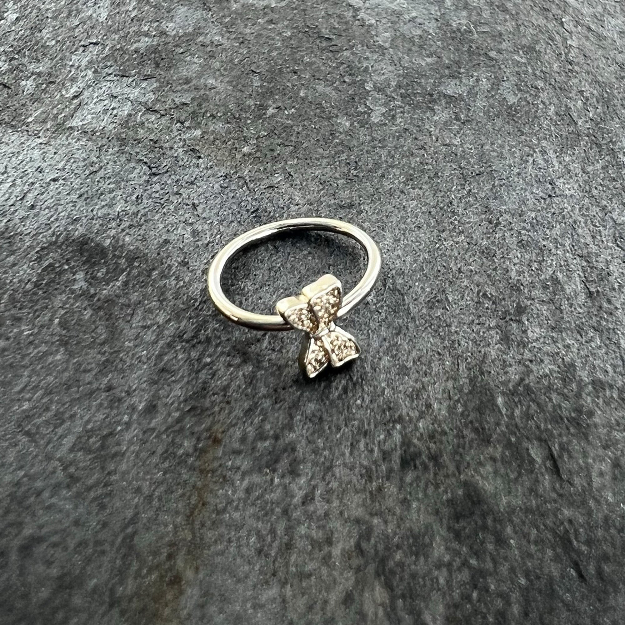 20G 5/16 Textured Little Bow Seamless Nose Hoop