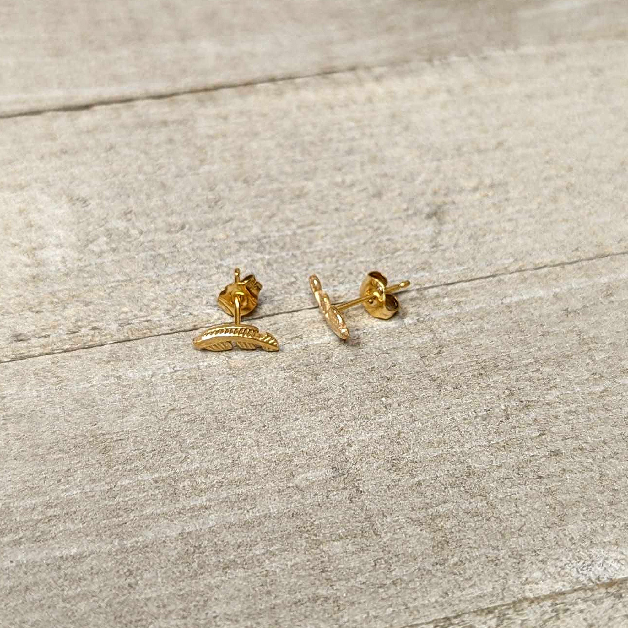 20G Gold Tone ASTM F-136 Implant Grade Titanium Fashion Feather Stud Earrings