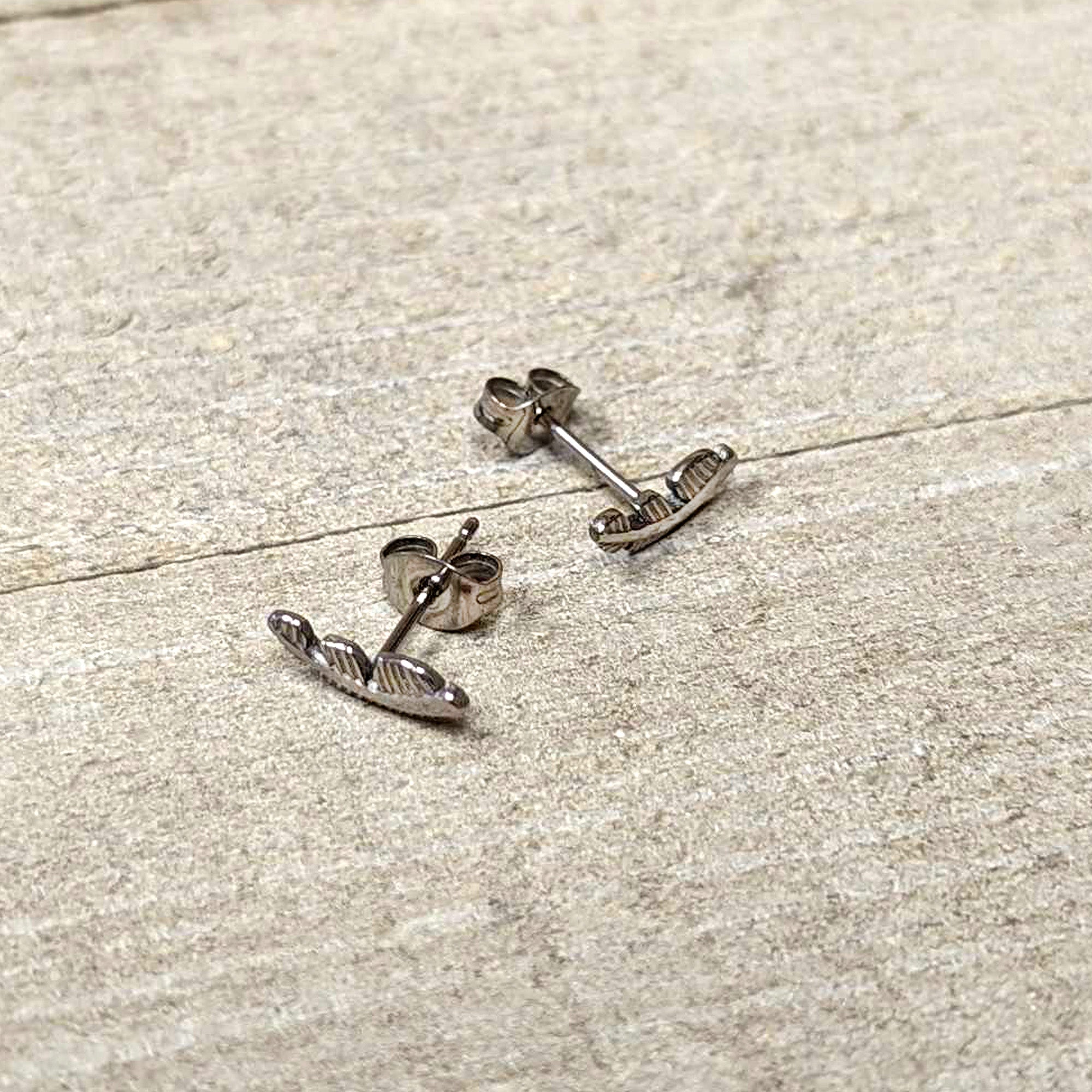 20G ASTM F-136 Implant Grade Titanium Fashion Feathers Stud Earrings