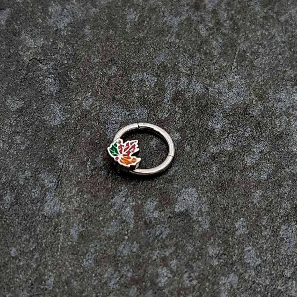 16G 5/16 Tricolor Red Autumn Maple Leaf Hinged Segment Ring