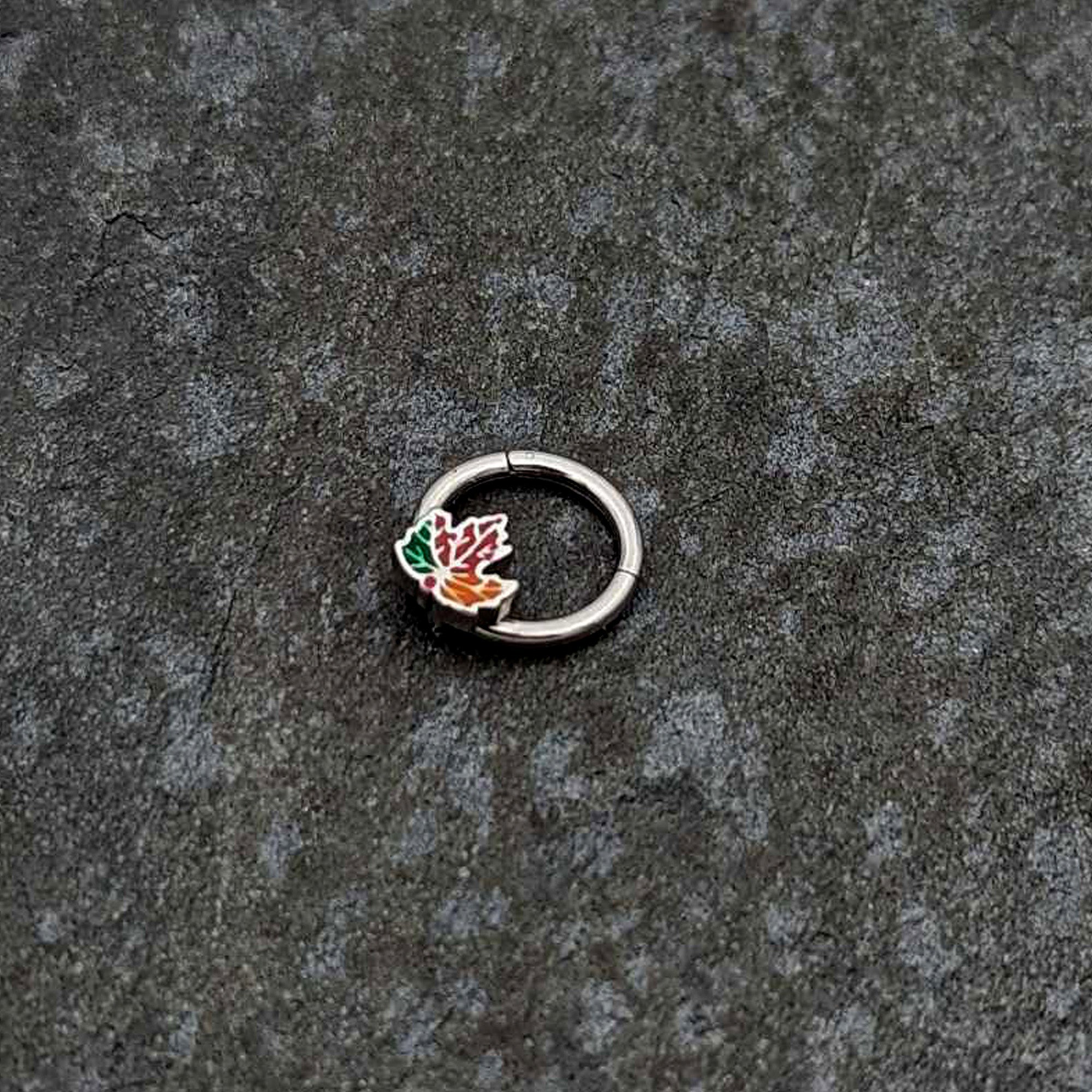 16G 5/16 Tricolor Red Autumn Maple Leaf Hinged Segment Ring