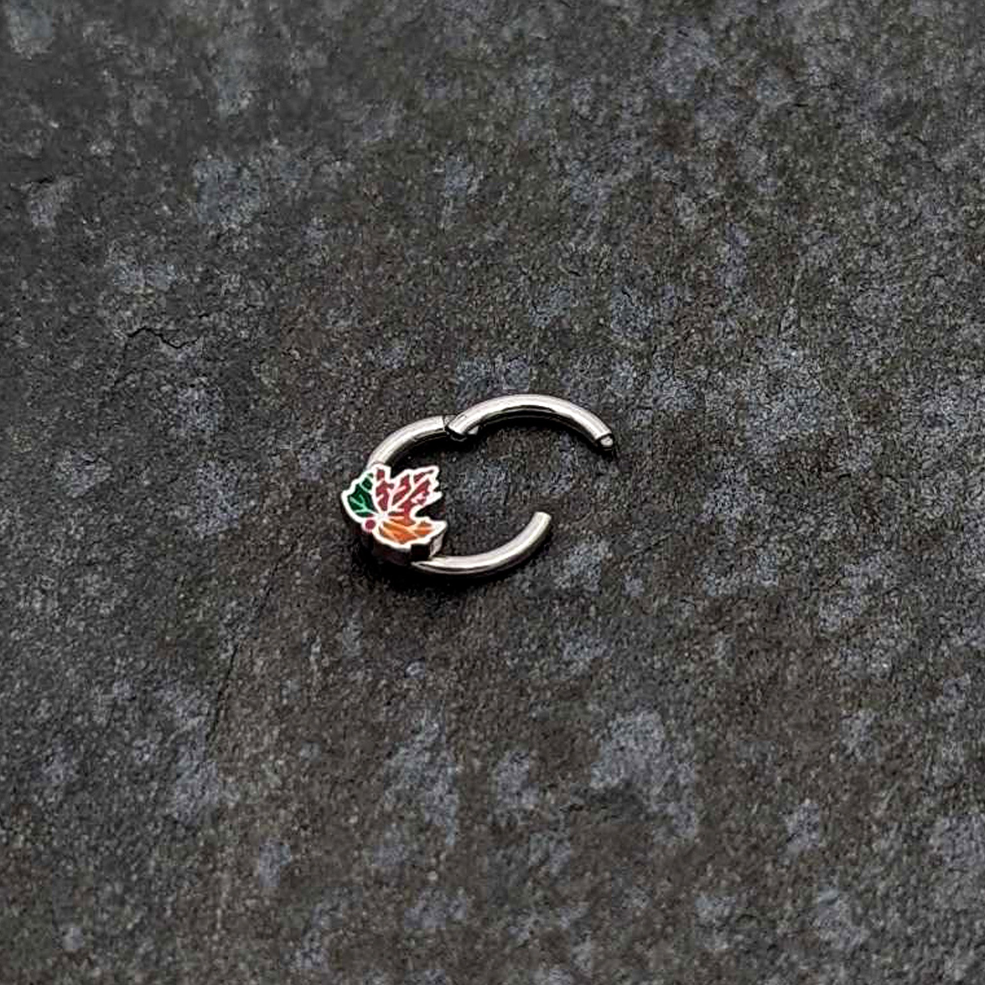 16G 5/16 Tricolor Red Autumn Maple Leaf Hinged Segment Ring