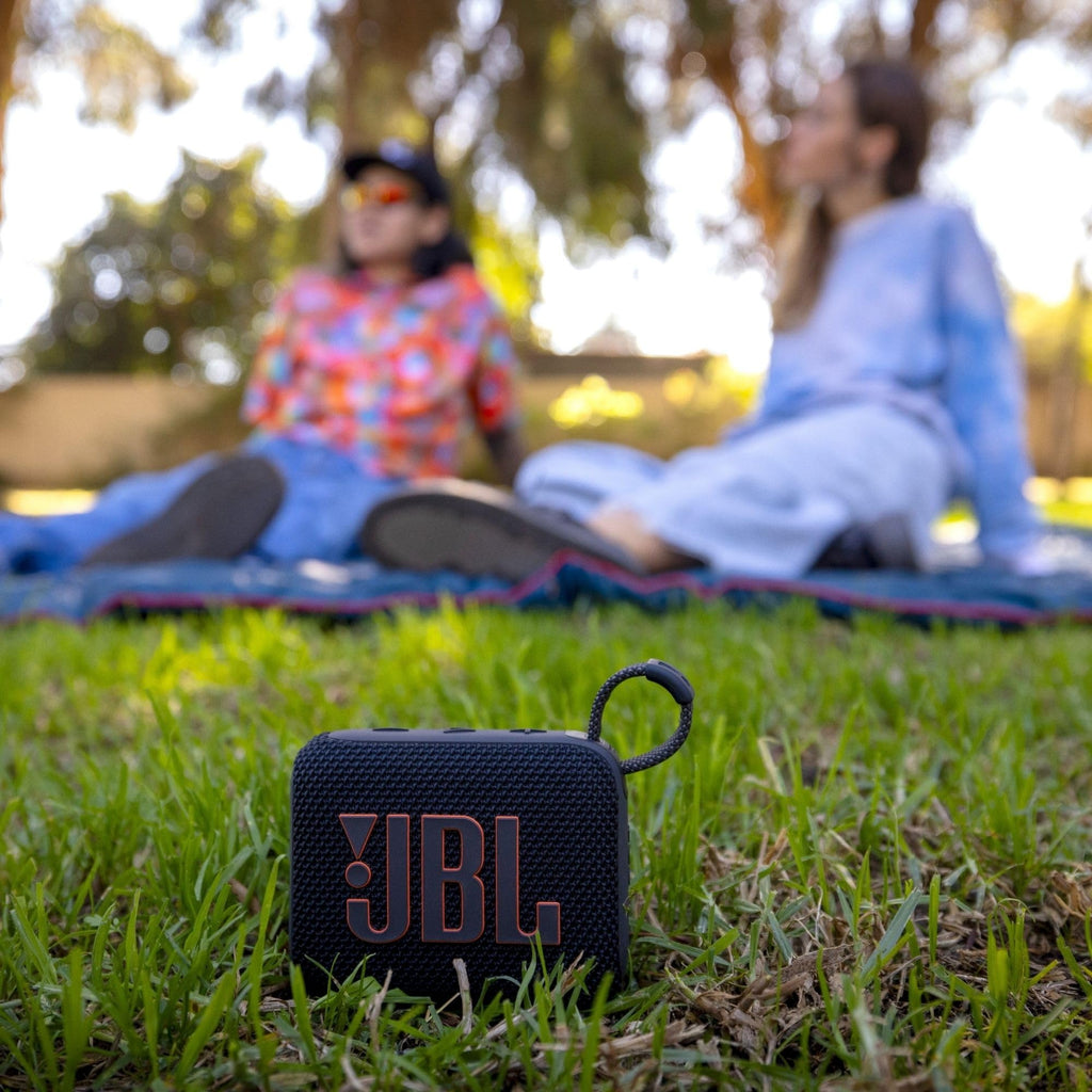 JBL Go 4 - Ultra-Portable, Waterproof and Dustproof Bluetooth Speaker, Big JBL Pro Sound with Punchy bass, 7-Hour Built-in Battery, Made in Part with Recycled Materials (Red)