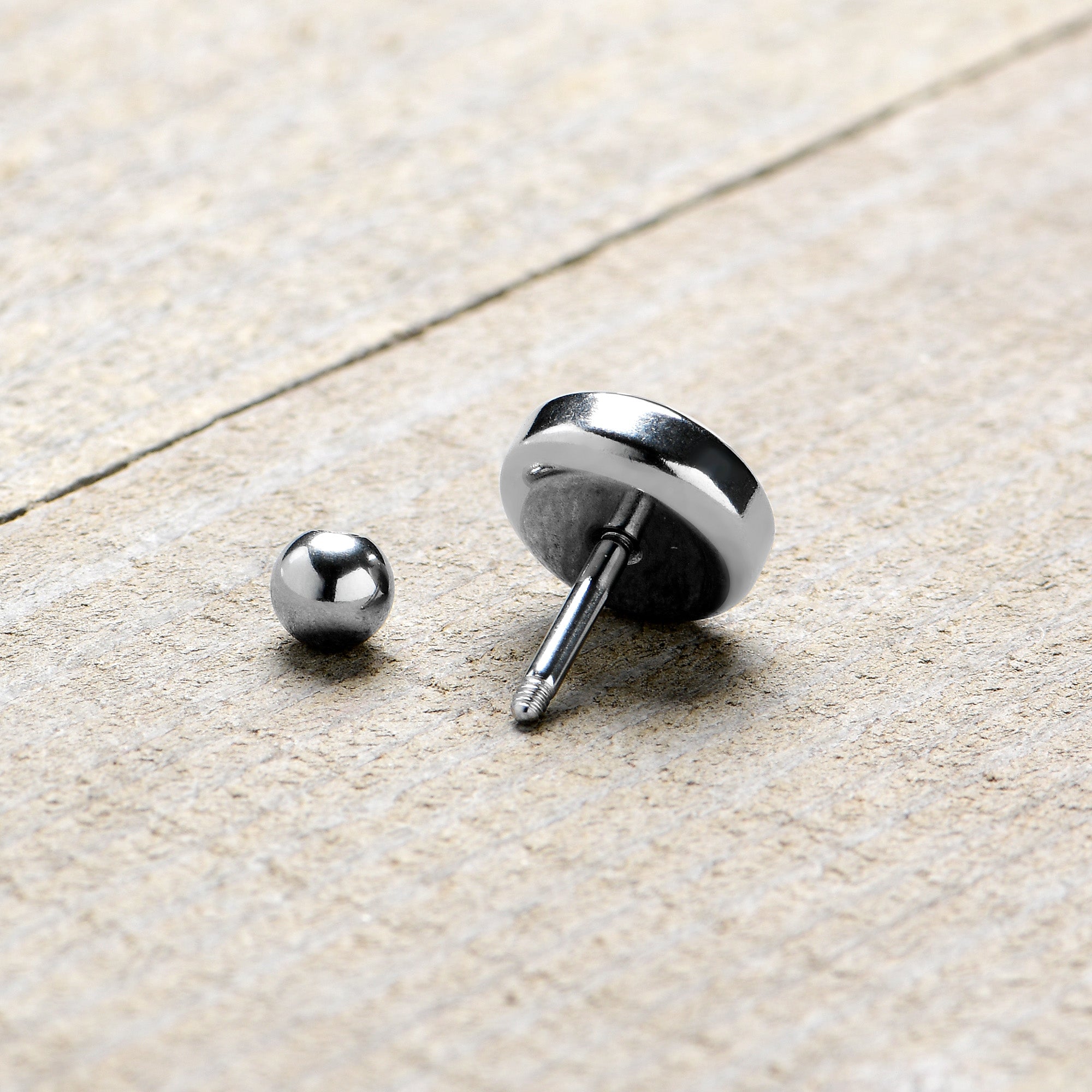 16G 1/4 Red Hot Lips Cartilage Tragus Earring by Onyx O