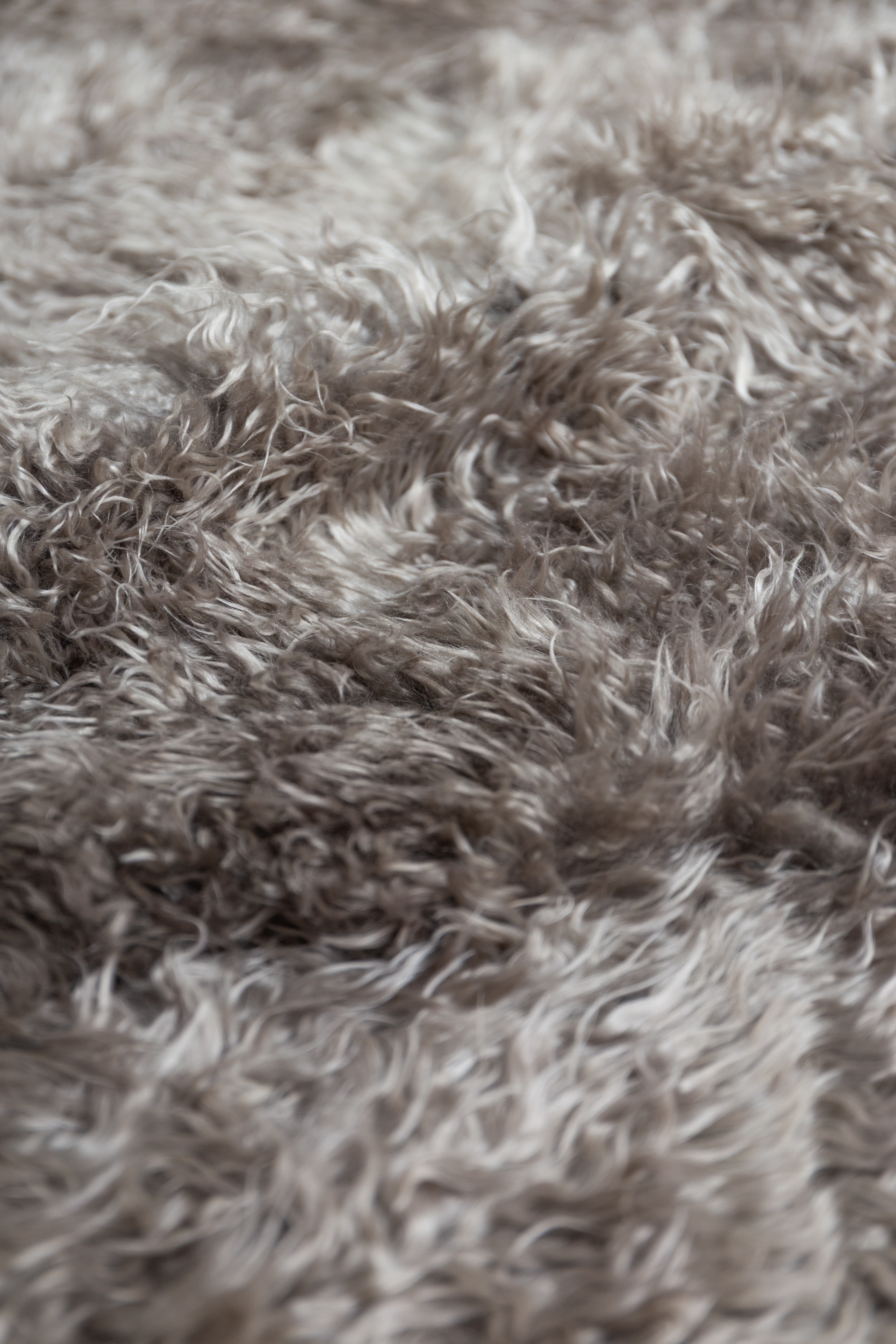 CURLY GOATSKIN RUG – Silver Grey