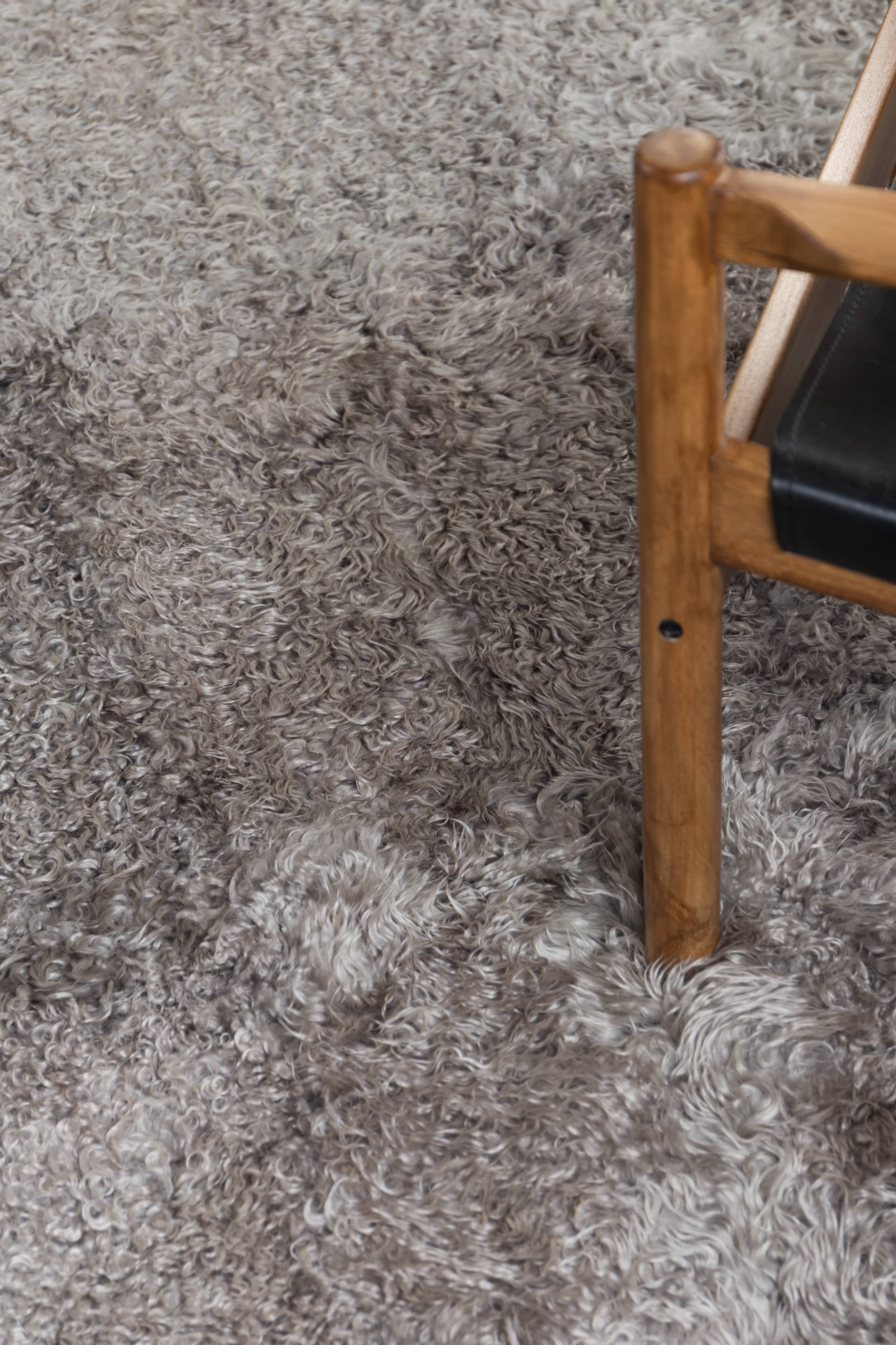 CURLY GOATSKIN RUG – Silver Grey