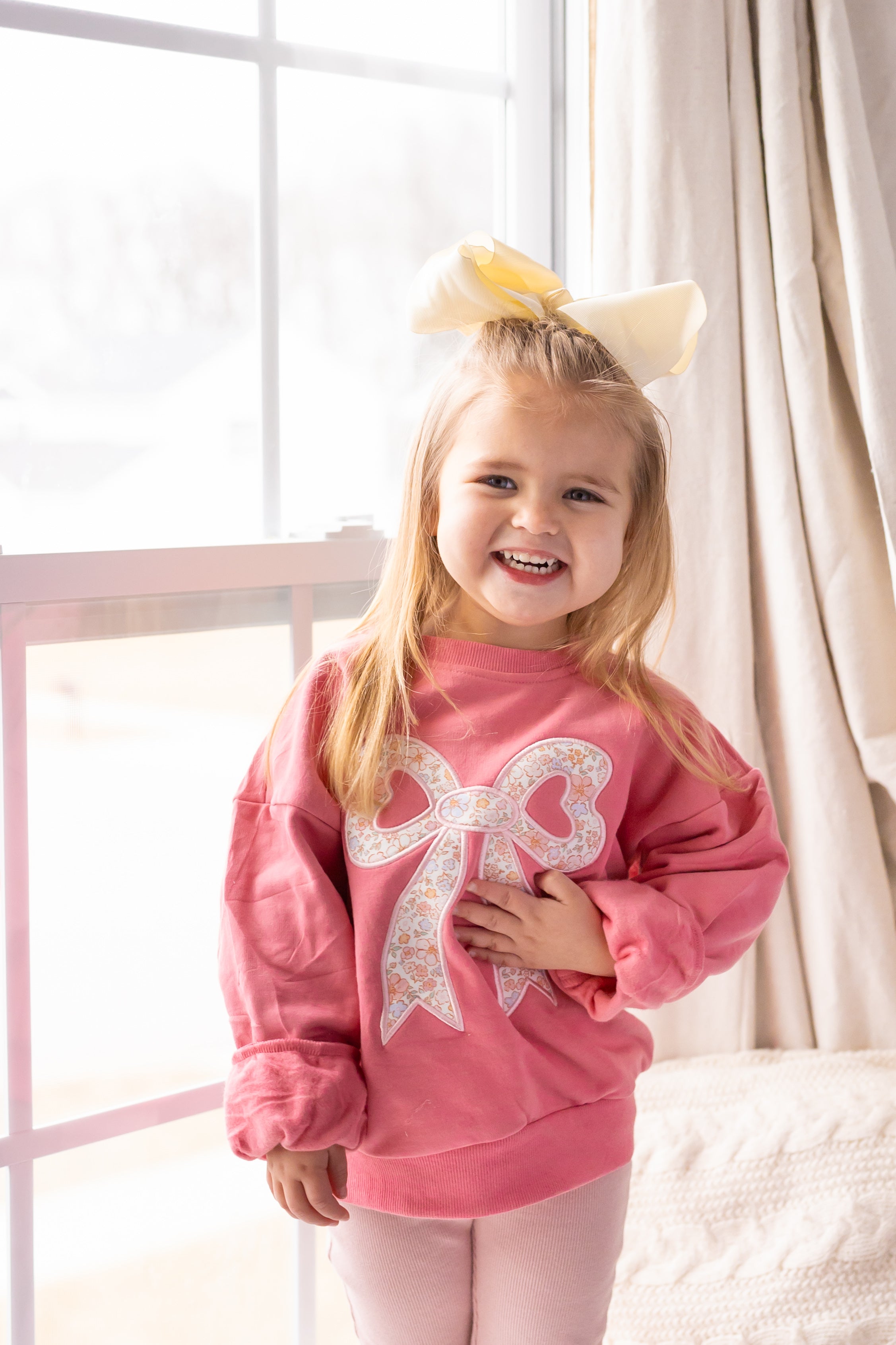 Applique Floral Bow Crewneck Sweatshirt