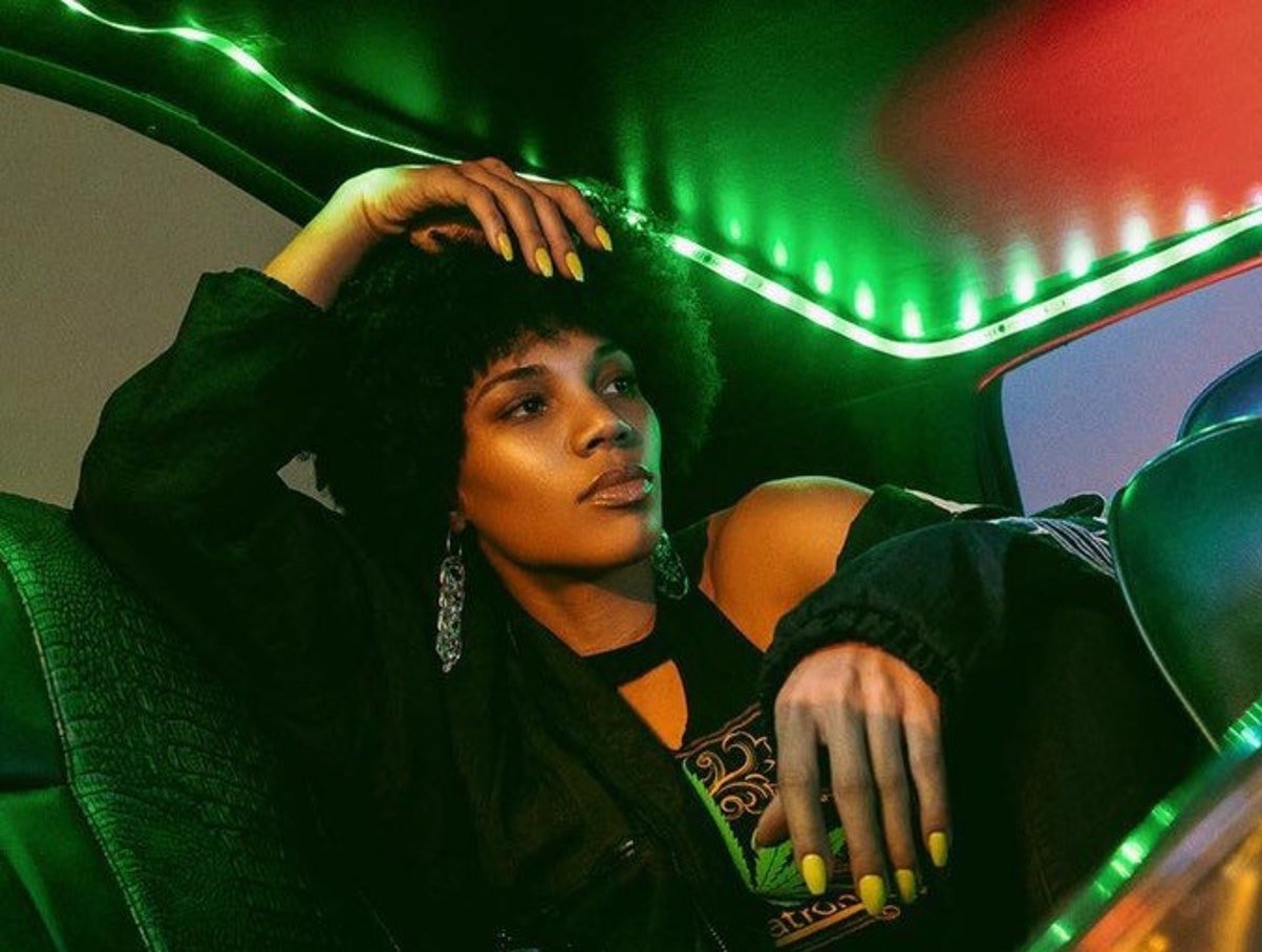 Almond Glow-in-the-Dark Neon Yellow Nails – Press-On Acrylic Nails for Parties, Festivals & Everyday Glam