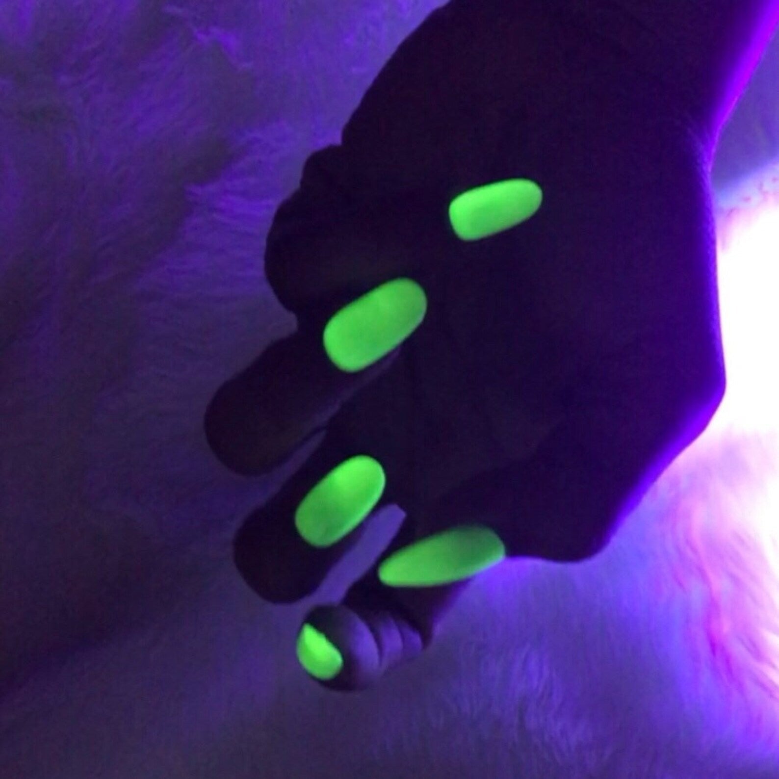 Almond Glow-in-the-Dark Neon Yellow Nails – Press-On Acrylic Nails for Parties, Festivals & Everyday Glam