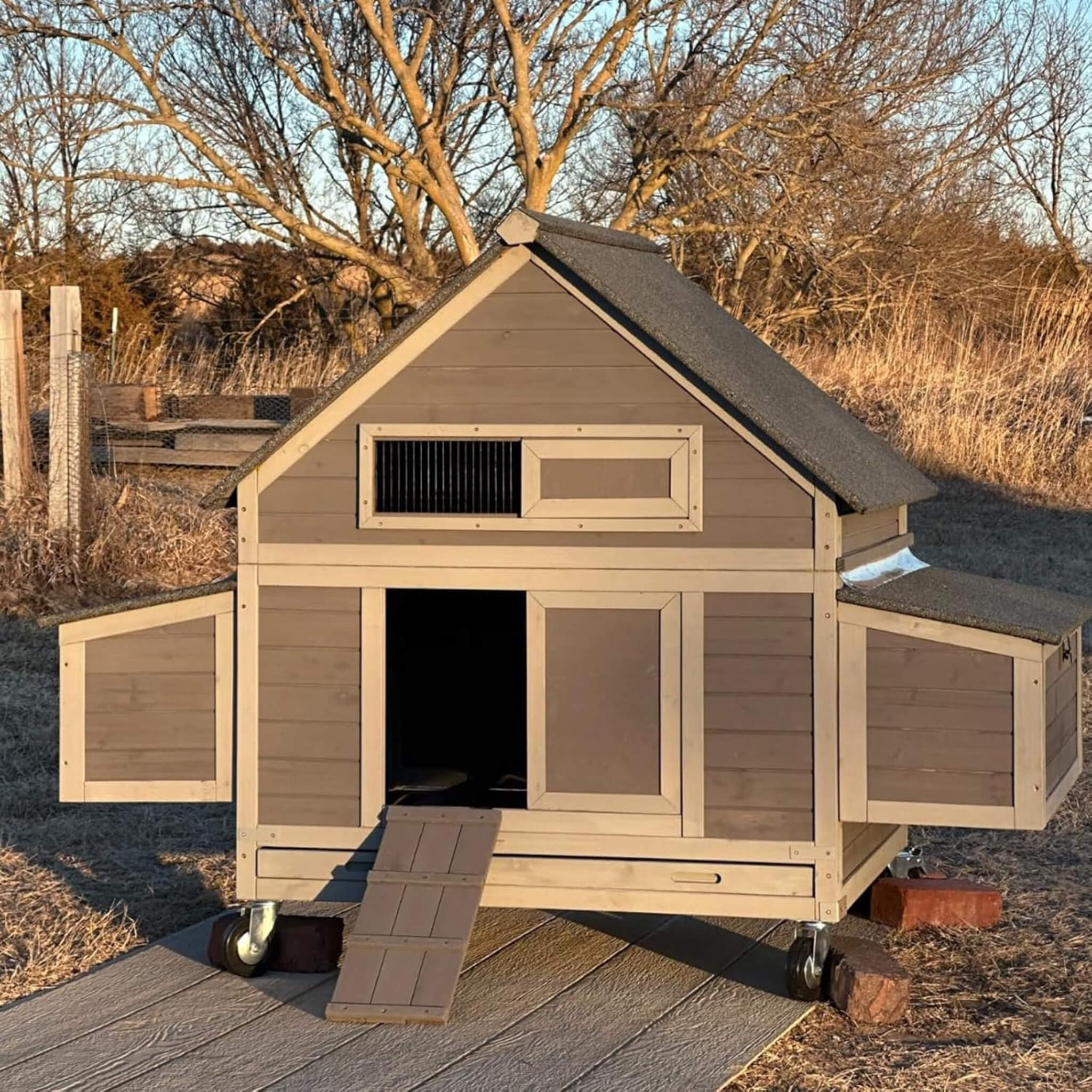 Large 63-Inch Movable Wooden Hen House With Wheels And Nesting Box (SAK50791)