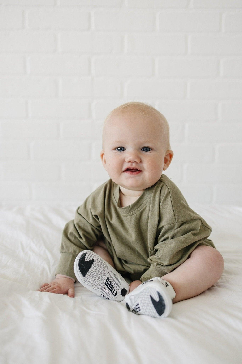 Long-Sleeved Pocket Tee Romper *0-3m left