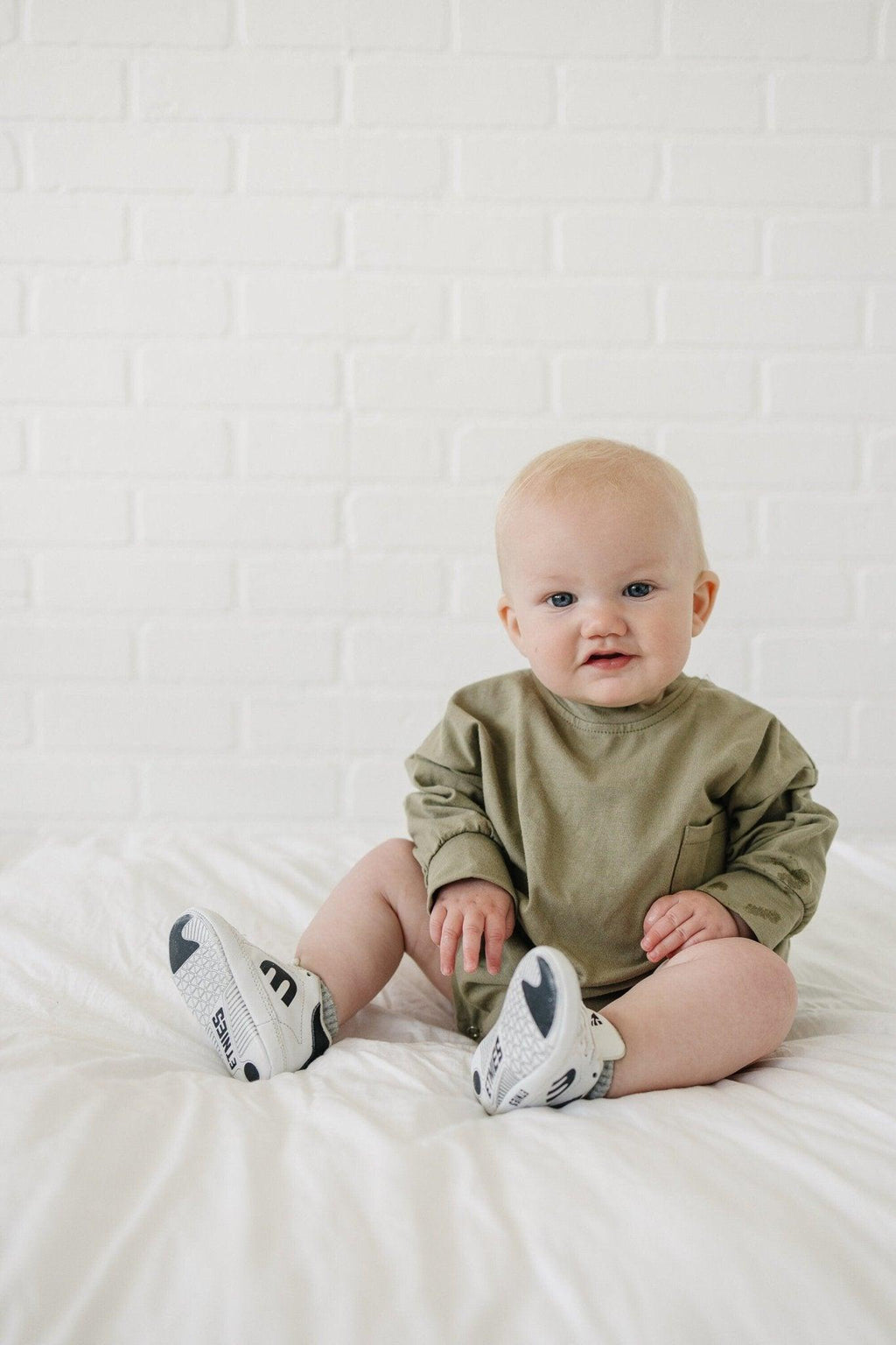 Long-Sleeved Pocket Tee Romper *0-3m left