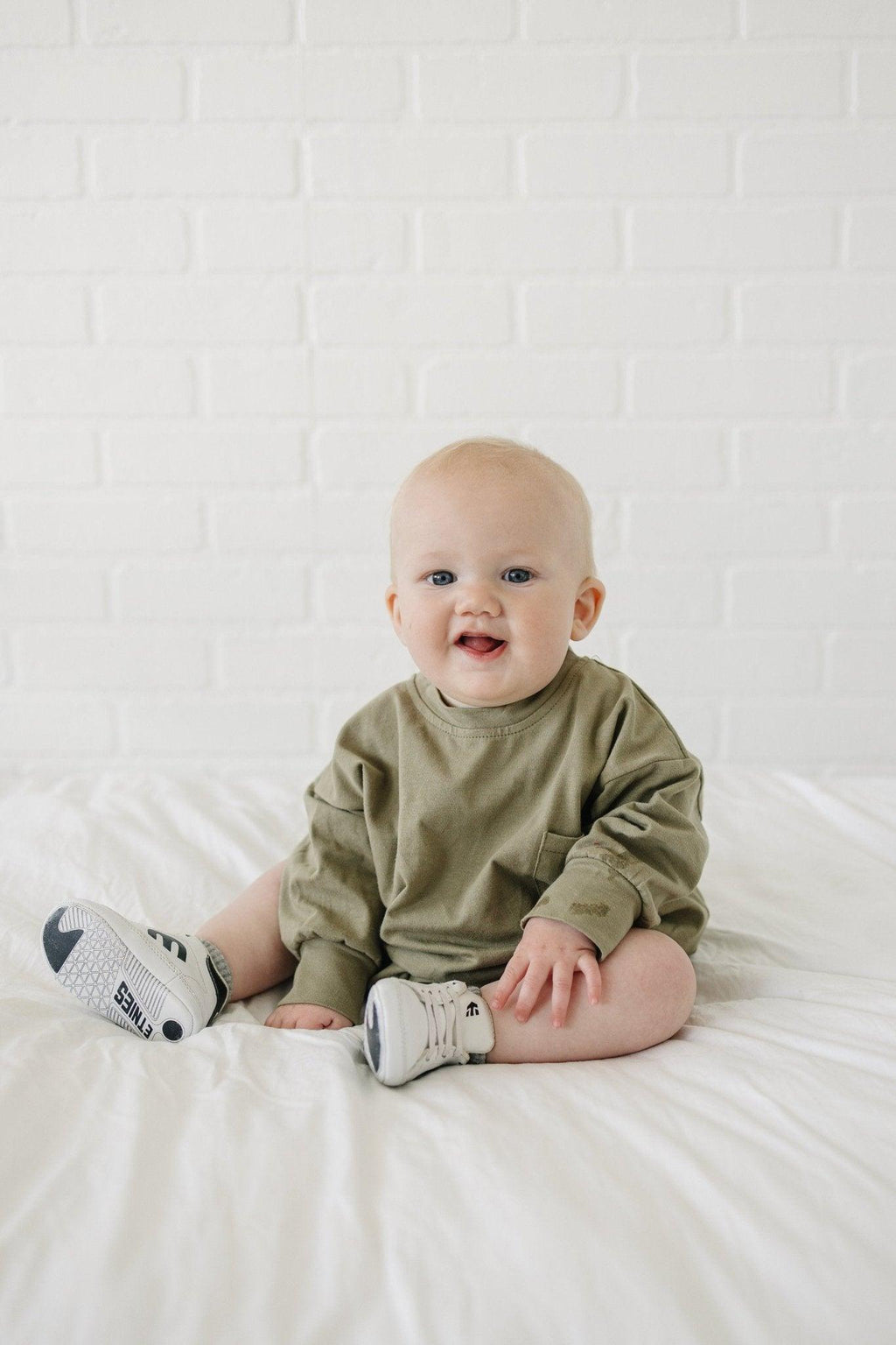 Long-Sleeved Pocket Tee Romper *0-3m left