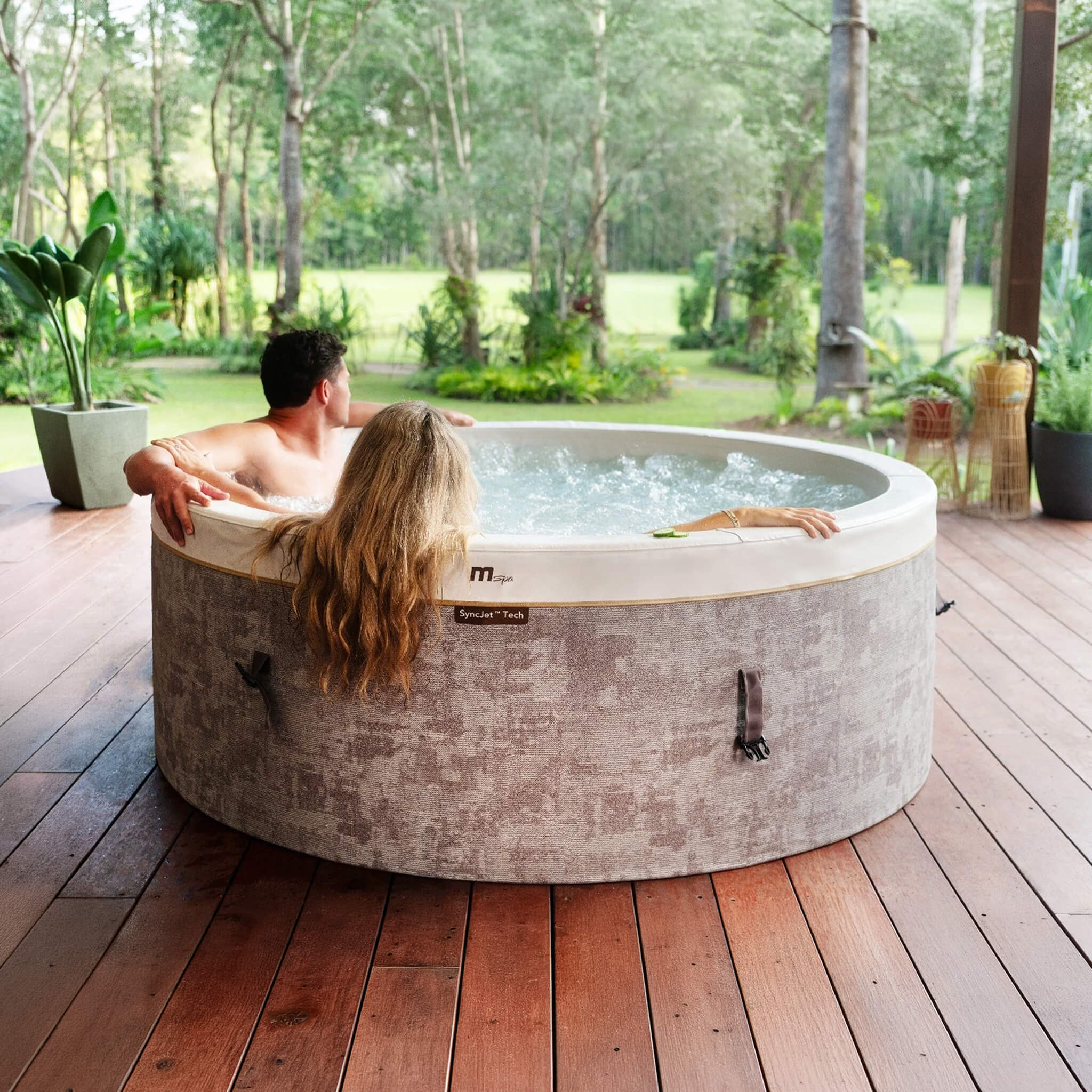 MSpa Cocoon Verto Series Six-Person Inflatable Round Hot Tub With Hydro Massage [F-CO066WE] (SAK50928)
