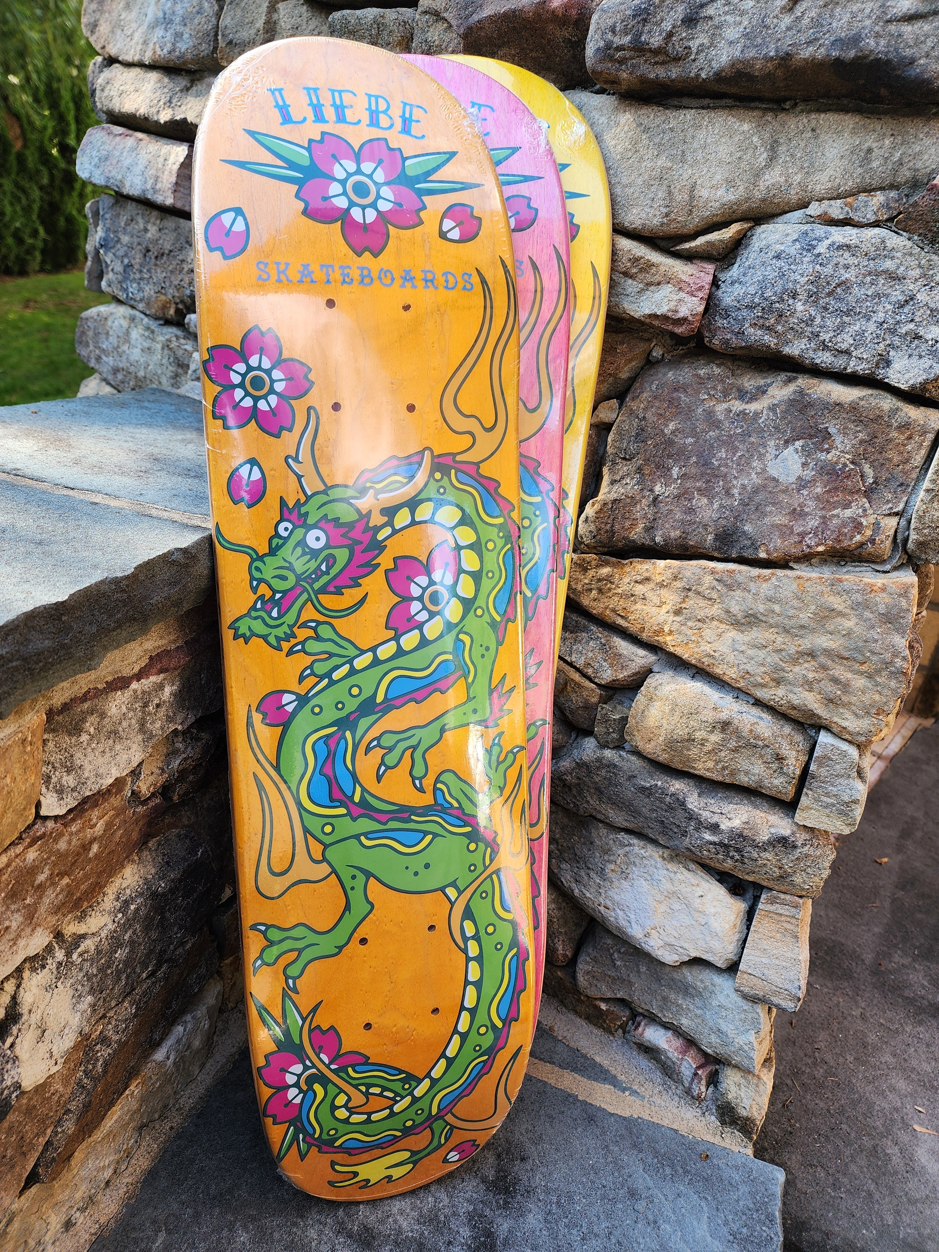 Liebe Grom Squad – Neon Dragon Decks