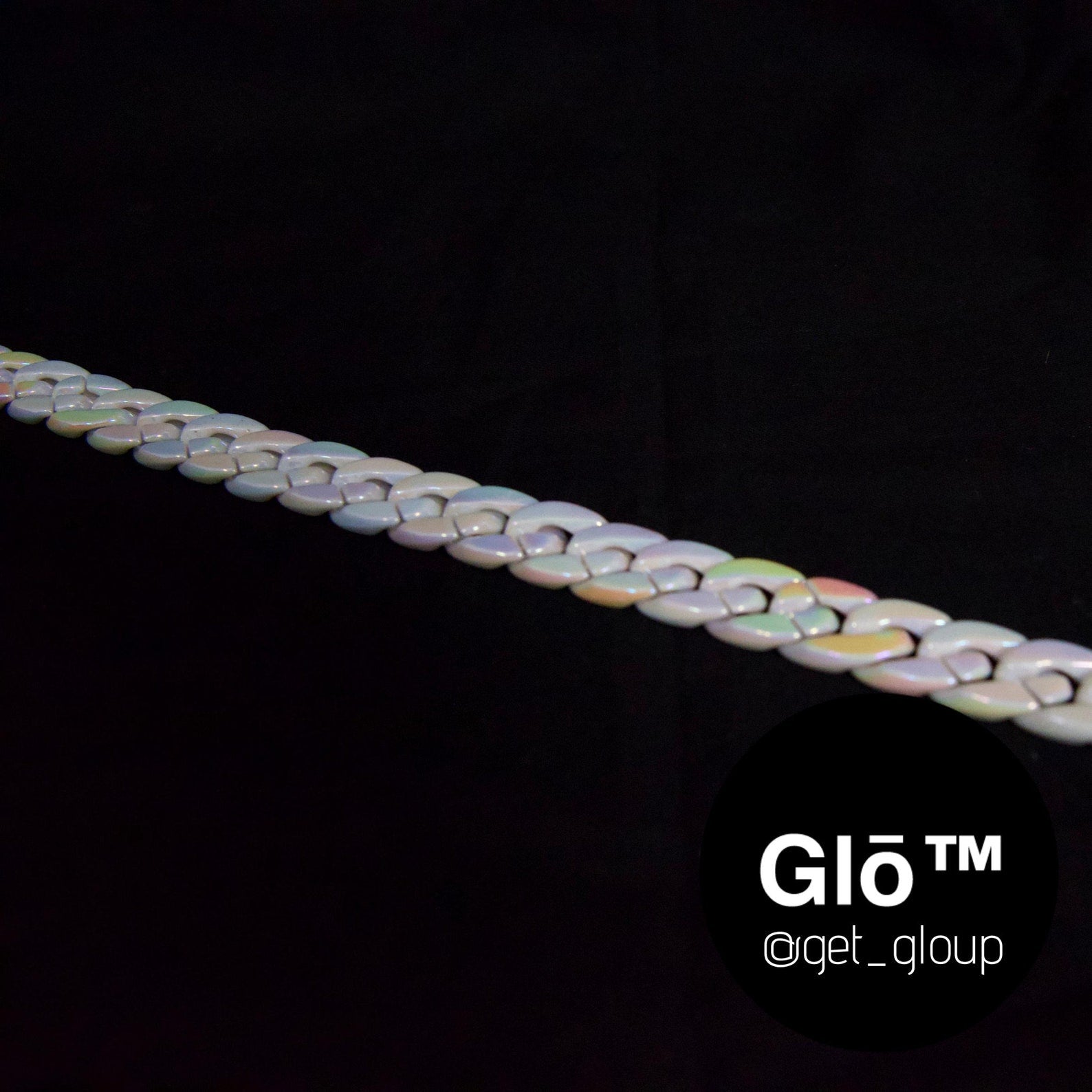 White Opal Medium Cuban Link Necklace – Acrylic Glass Chain for Y2K Fashion, Layering & Everyday Style