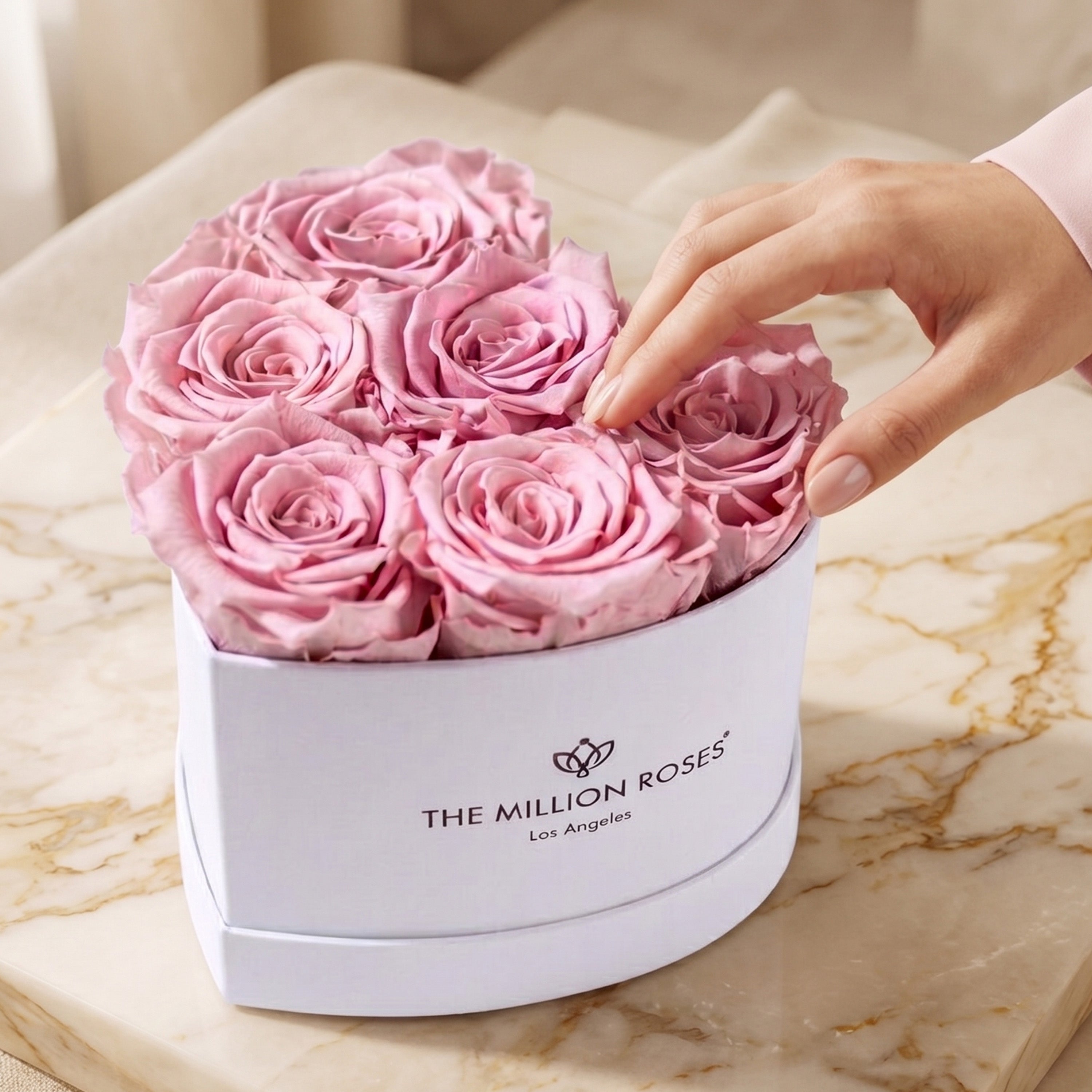 Baby Heart White Box | Light Pink Roses